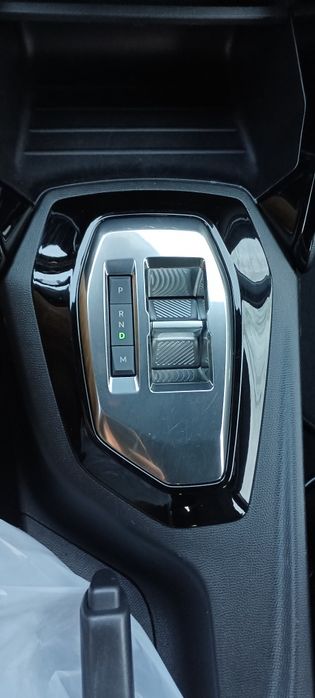 Peugeot 2008 HÍBRIDO com apenas 11500  Km