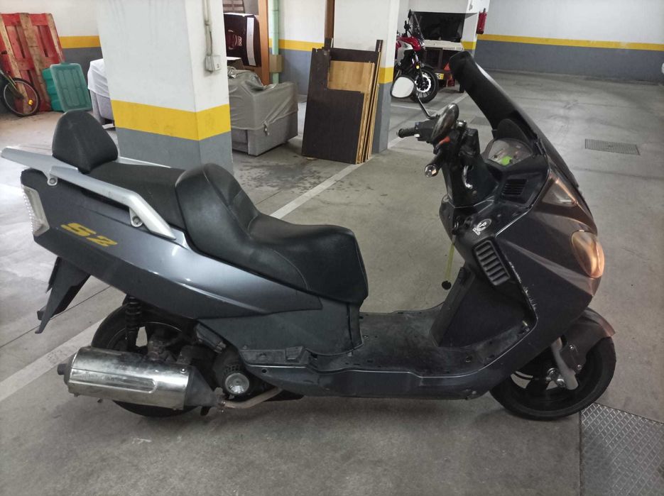 Vendo Scooter Daelim S2 125cc ou troco por carro com caixa automática