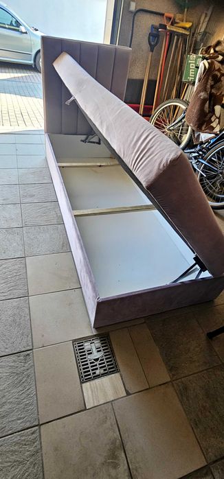 Łóżko tapicerowane