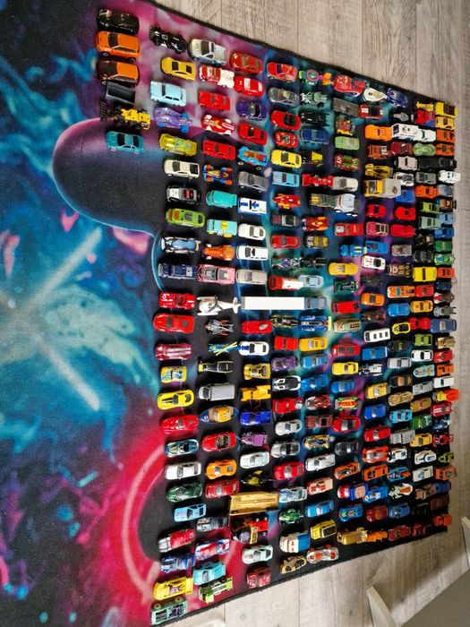 Samochodziki z serii Hot Wheels 270szt