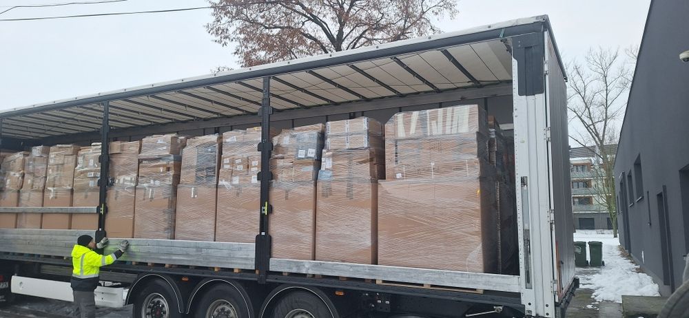 Palety ze zwrotami nie sortowanie,  ubrania, agd, rtv hurt tanio