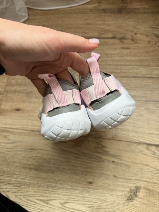 Кросівки для дівчинки nike