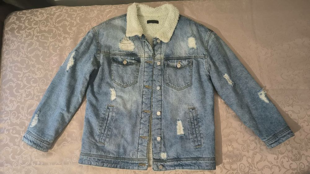 Джинсова куртка , гарний стан