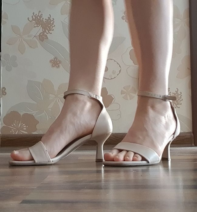 Ryłko obcasy nude/beige 36 (na stopę 24cm) + gratis