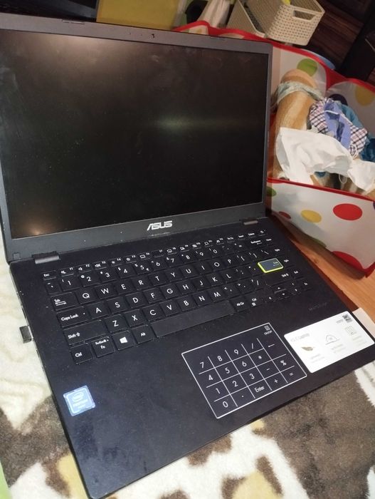 Laptop Asus 14'' Full HD Pentium 4 x 3.10 GHz 4GB DDR4 128 GB SSD !