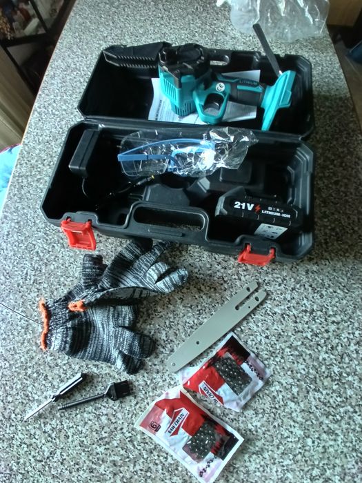 Mini motosserra a bateria