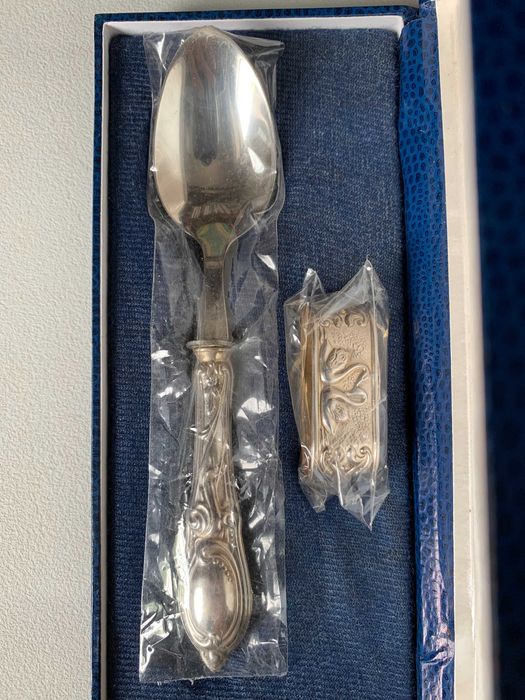 Colher com Cabo em Prata + Argola de Guardanapo em Prata + Caixa