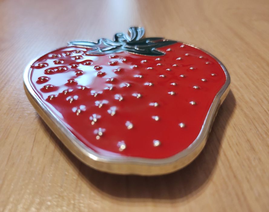 Odjazdowa klamra do paska - truskawka / na pasek o szerokości 4cm