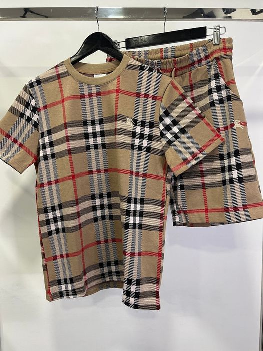 Conjunto da marca burberry