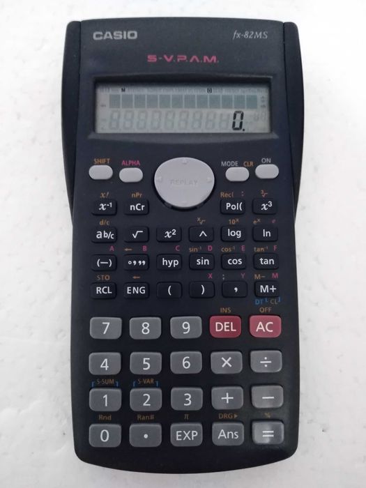 Calculadora Científica Casio FX-82MS