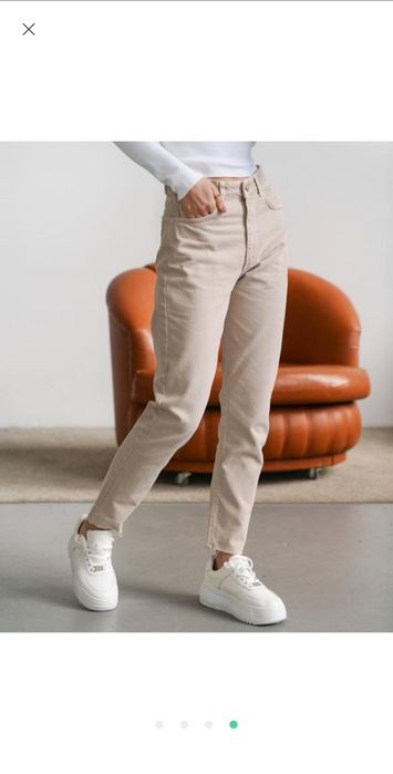 Бежеві джинси з необробленим низом