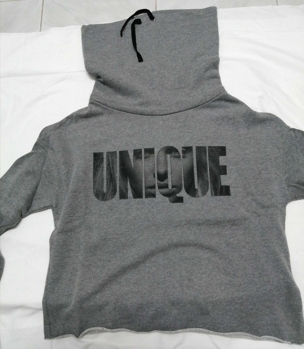Sweat cinzenta com gola