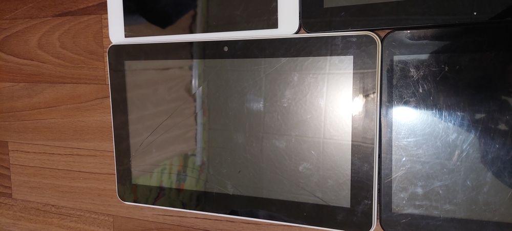 Лот планшетов и телефонов