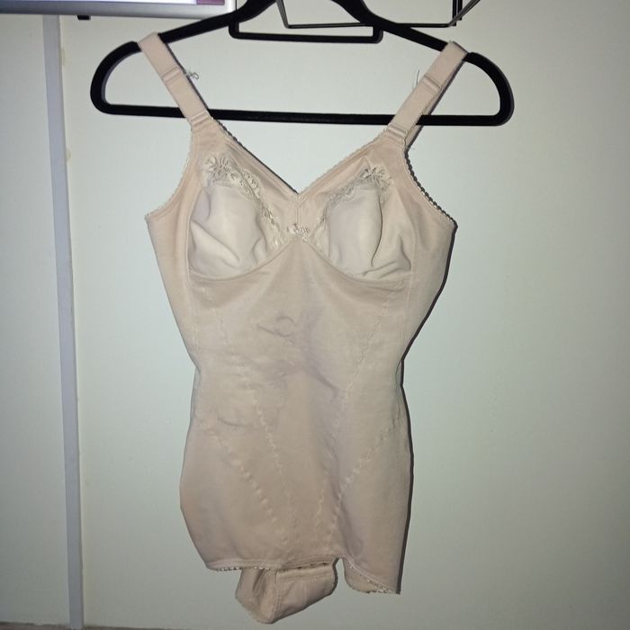 Body beżowe modulujący Triumph