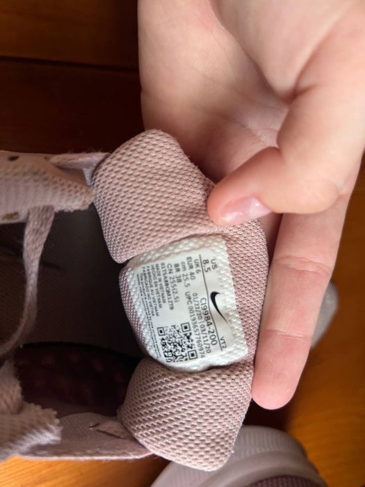 Продаю Nike жіночі