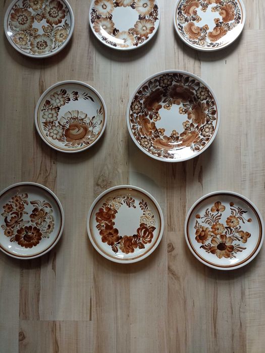 Zestaw 8 ozdobnych talerzy do zawieszania Kolo, Włocławek lata 70 PRL