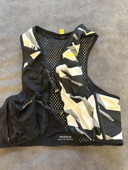 Жилет для бігу adidas terrex