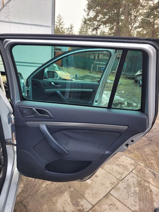 Drzwi prawy tył Octavia 2 kombi srebrne