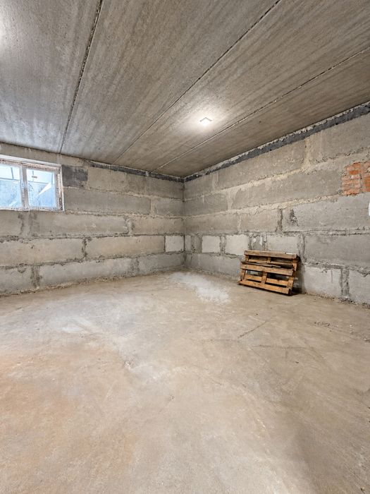 Продаж приміщення на цокольному поверсі