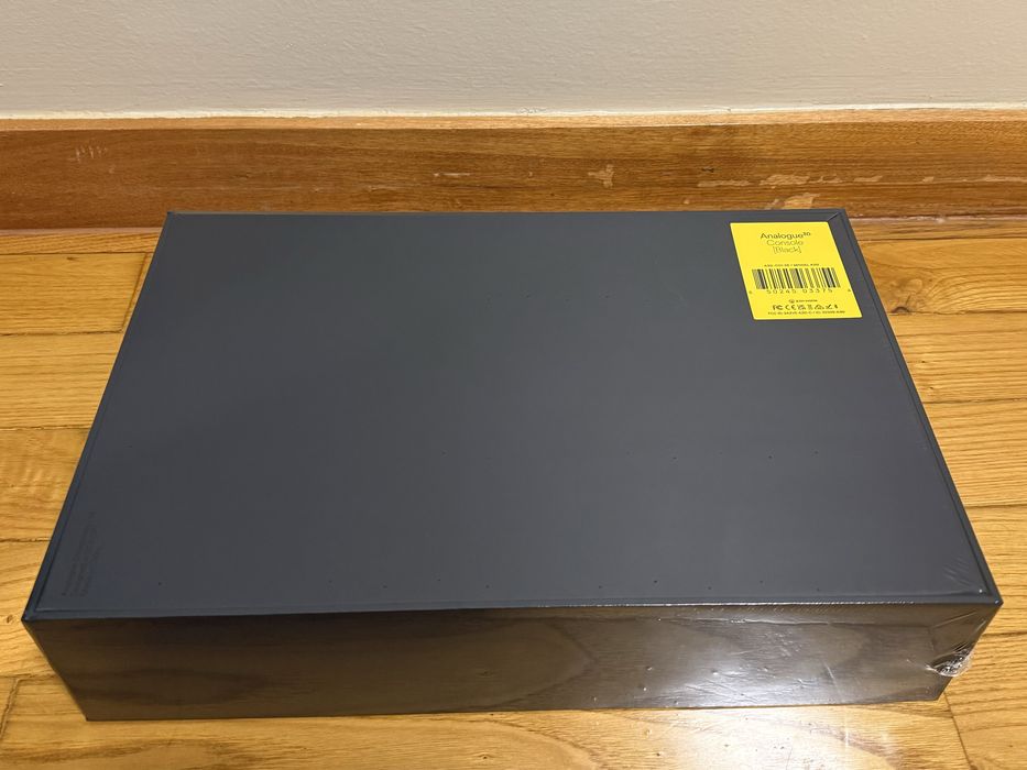 Consola Analogue 64 Preto – Selada / Nova em Caixa