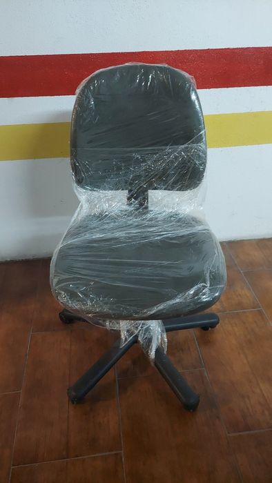 Cadeira de escritório giratória