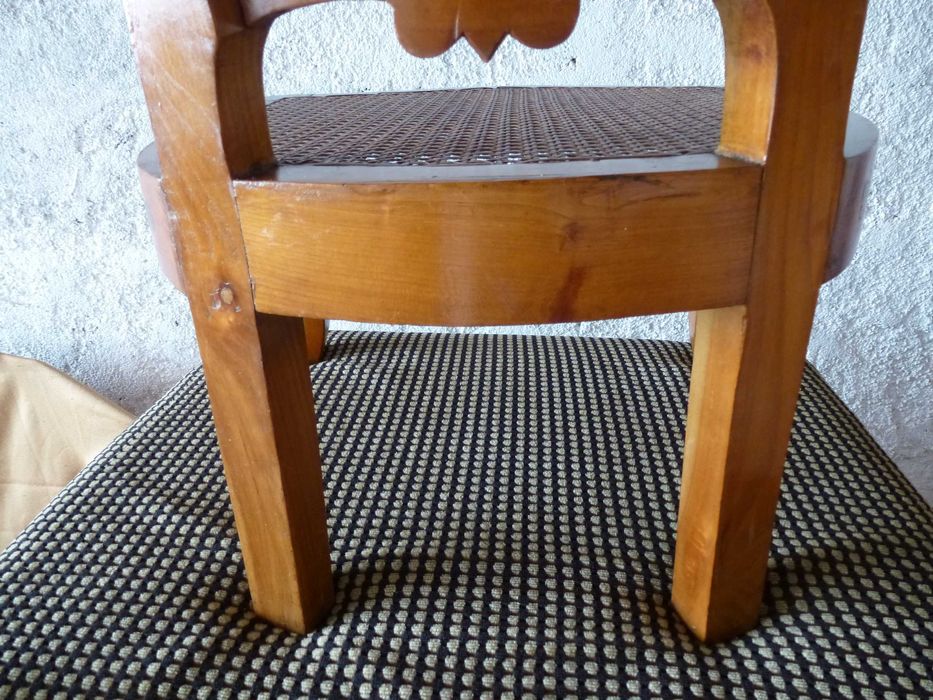 Cadeirinha antiga de costura