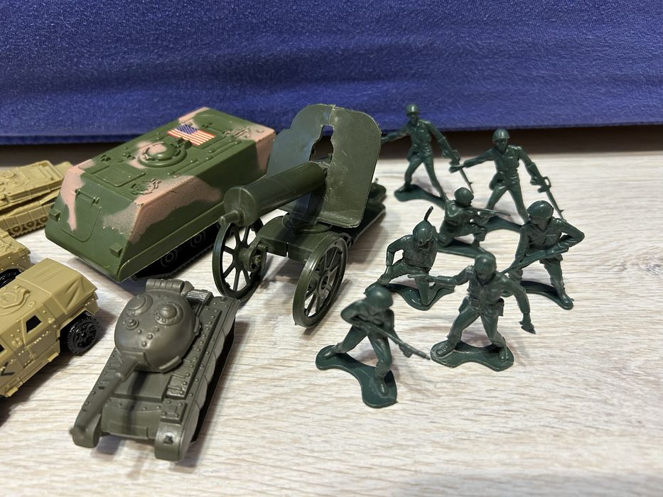 Машинки военные с солдатиками