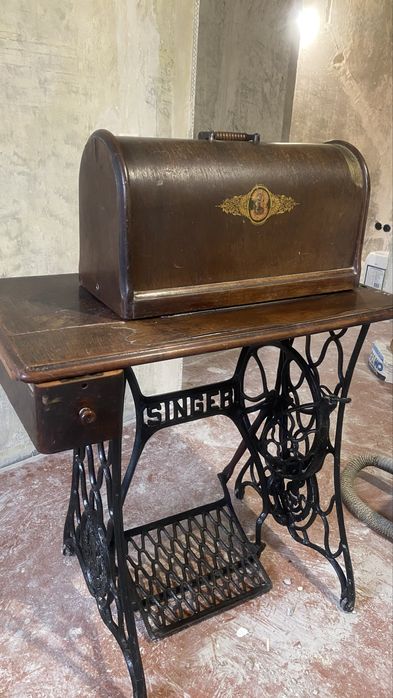 Швейна машинка Singer