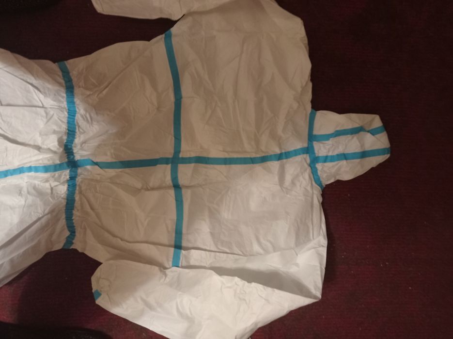 Два.мед.защитных.нов.комбинезона.