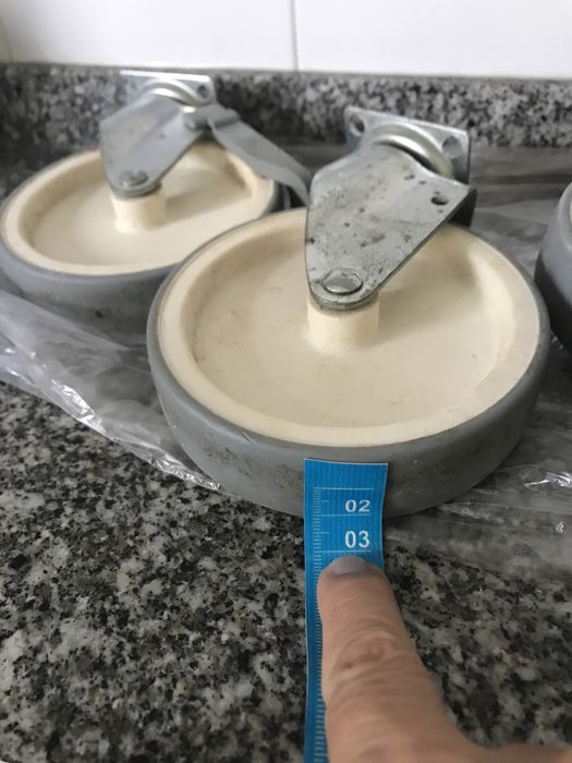 Rodízios - rodas com travão