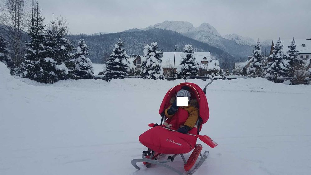 Sanki Piccolino, budka, spiwór