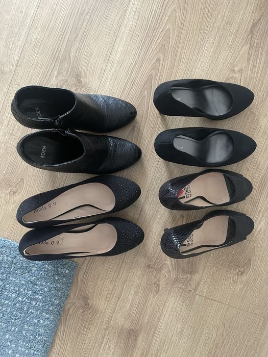 Sapatos e botins pretos