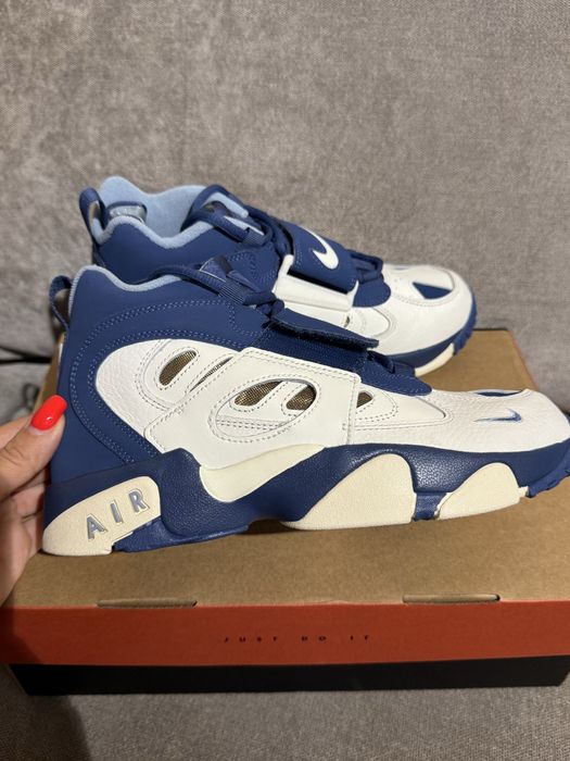 Нові шкіряні кросівки Nike, розмір 40 (7Y)
