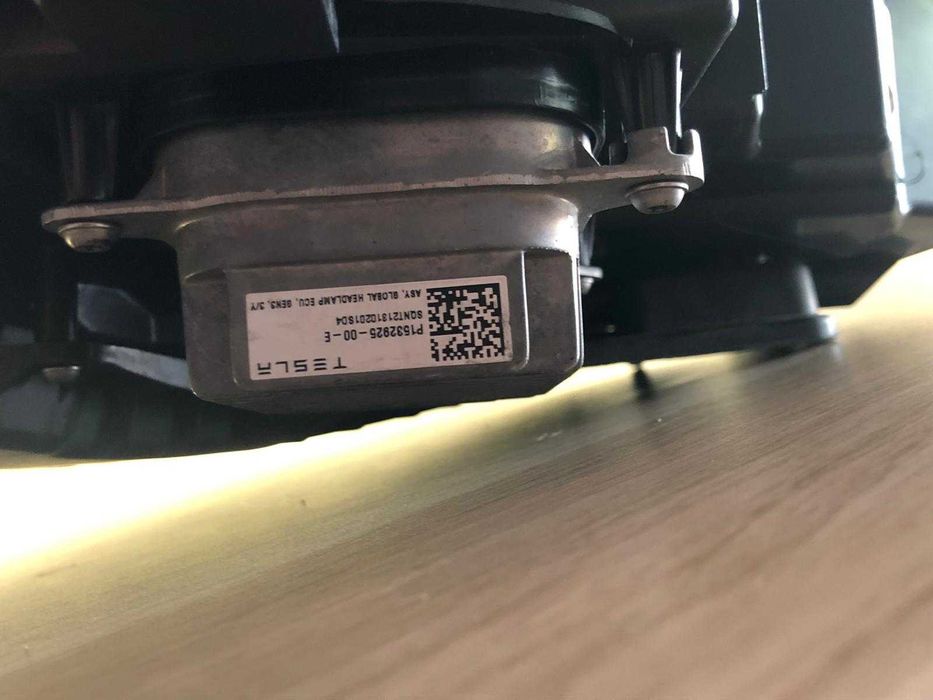 Farol Tesla Model 3 / model Y - Direito- Original Matrix LED