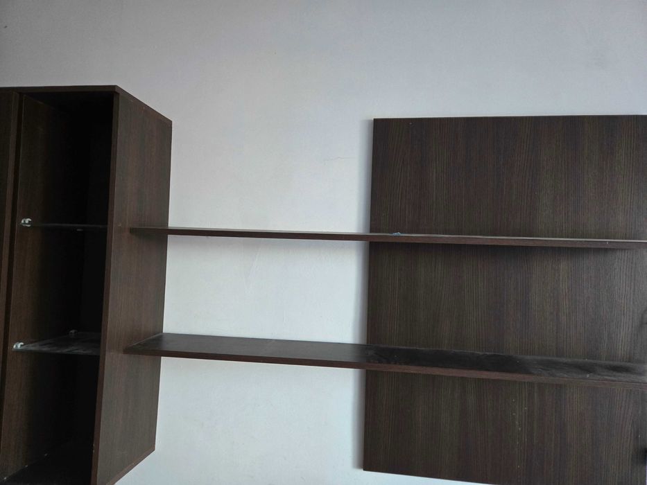 Witrynka wenge z oświetleniem