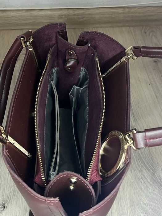 Жіноча сумка ALDO Arrayan бордового кольору.