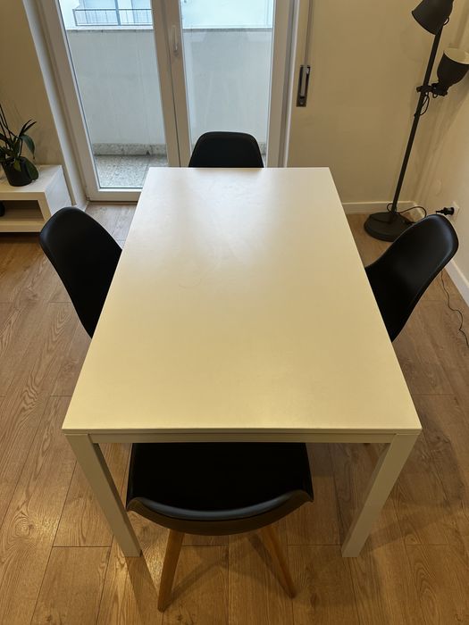 Mesa IKEA com 4 Cadeiras64740610805889120