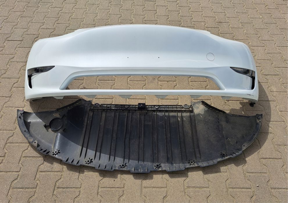 Tesla Model Y бампер рест дорест