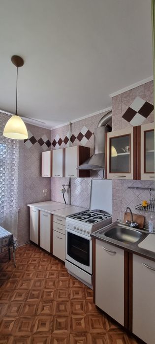 Гарна квартира в Херсоні .  Ліфт працює .