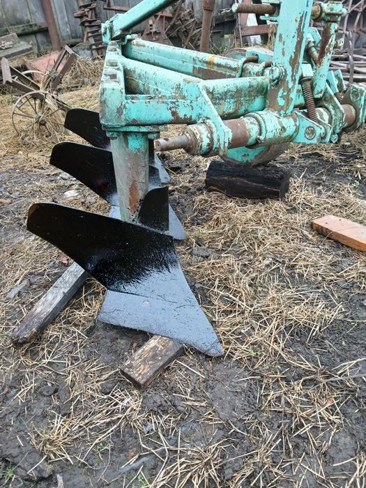 Продам польський плуг 3по25