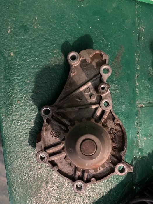 Помпа 1.5, 1.6 tdci,помпа, помпа Ford