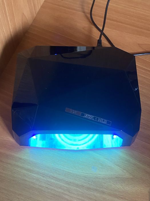 Лампа для маникюра, сушки лака, наращивание ногтей