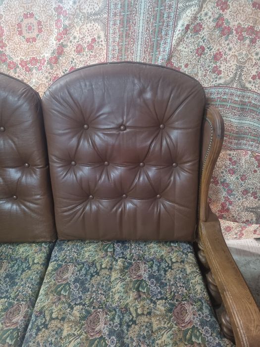 Sofá 2 lugares em madeira e couro