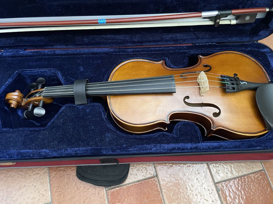 Viola de arco como nova