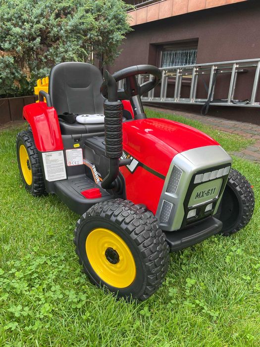 NOWY Traktor na akumulator z Przyczepką Pilot 12V ciągnik dla dzieci