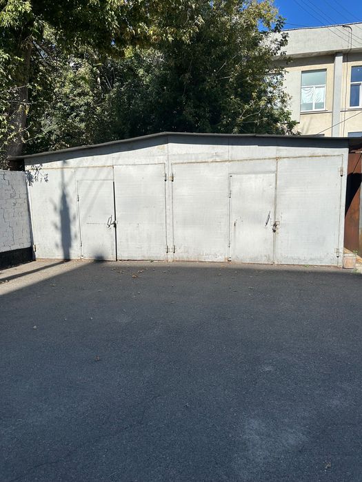 Гараж автомобільний