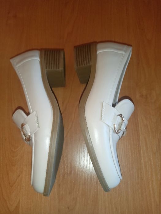 Buty damskie na obcasie