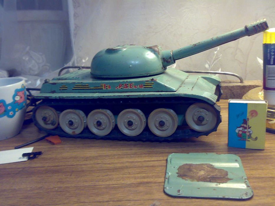 Детские игрушки СССР.танк стальной.большой на батарейках.