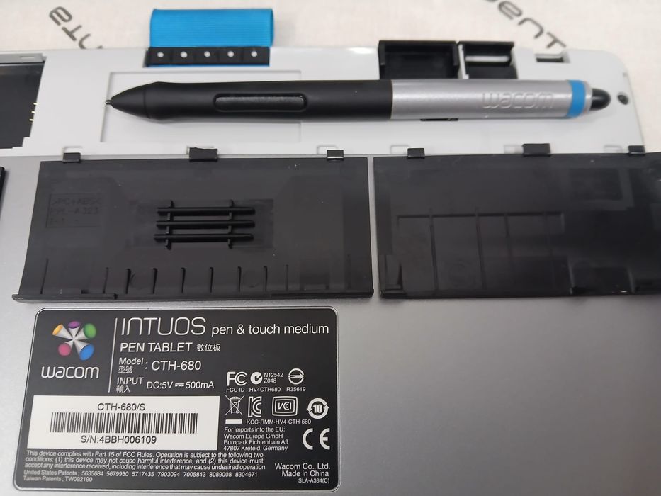 Wacom Intuos Pen & Touch Medium” de 2013 (LER DESCRIÇÃO)