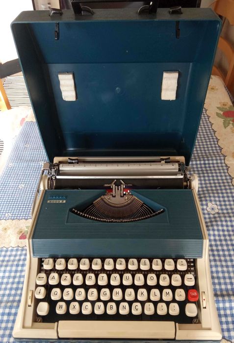 Máquinas de escrever antigas para decoração